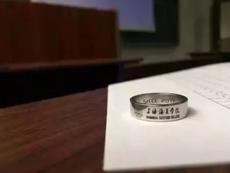 上海（hǎi）海關學院畢業戒指